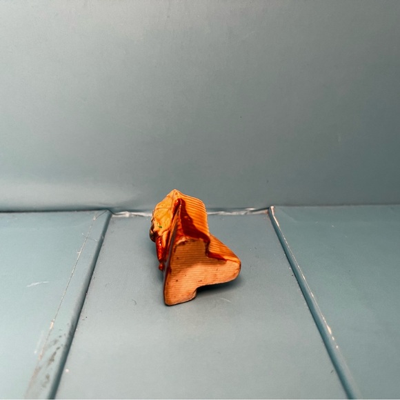 Wade Whimsies - Red Rose Tea - 
Nursery Rhymes - Humpty Dumpty *small chip* - Picture 5 of 8